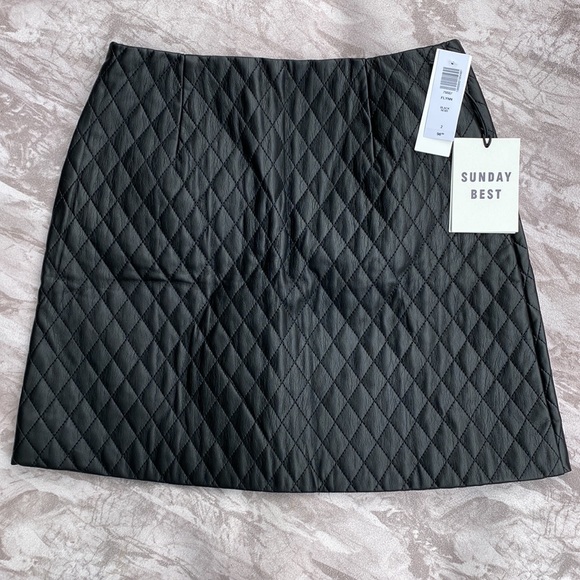 Aritzia Sunday Best Black Quilted Diamond Vegan Leather Flynn Mini Skirt NWT - Picture 2 of 11